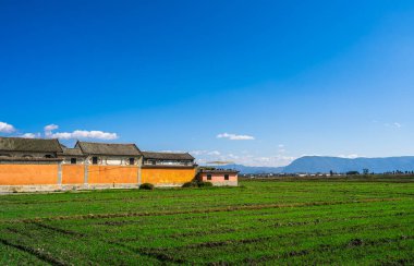 Xizhou, Çin - Aralık 12023: Antik kentin güneşli havadaki manzarası, HDR Görüntü