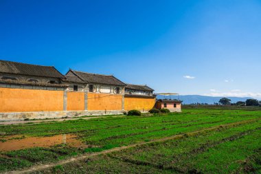 Xizhou, Çin - Aralık 12023: Antik kentin güneşli havadaki manzarası, HDR Görüntü