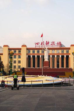 Chengdu, Çin - 3 Aralık 2023: Sunset 'te Tianfu Meydanı