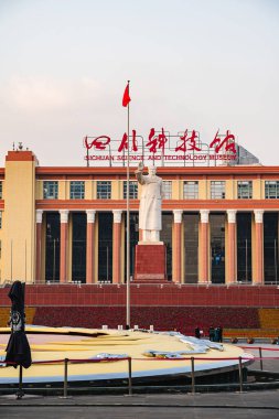 Chengdu, Çin - 3 Aralık 2023: Sunset 'te Tianfu Meydanı