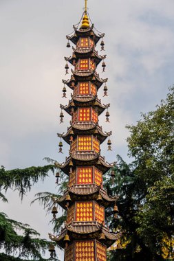 Chengdu, Çin - 5 Aralık 2023: Wenshu Tapınağı güneşli hava, HDR Görüntü