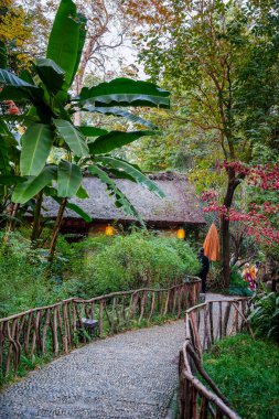 Chengdu, Çin - 2 Aralık 2023: Du Fu Thatched Cottage Park, HDR Image