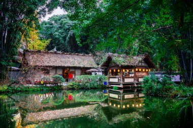 Chengdu, Çin - 2 Aralık 2023: Du Fu Thatched Cottage Park, HDR Image