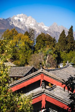 Lijiang, Yunnan, Çin - Aralık 12023: Güneşli havada eski bir kasaba, HDR Görüntü