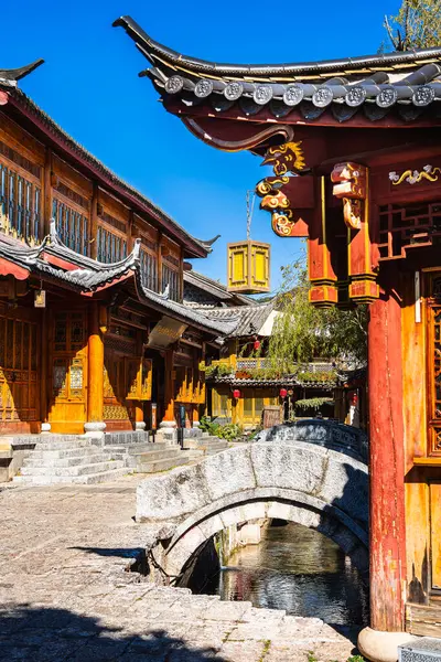 Lijiang, Yunnan, Çin - Aralık 12023: Güneşli havada eski bir kasaba, HDR Görüntü