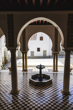 Cezayir, Cezayir - 7 Mayıs 2024: Güneşli Hava Tarihi Mimari, HDR Görüntü