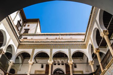 Cezayir, Cezayir - 8 Mayıs 2024: Güneşli havada tarihi şehir mimarisi, HDR Görüntü