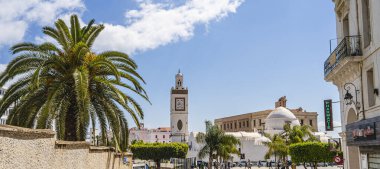 Cezayir, Cezayir - 8 Mayıs 2024: Güneşli havada tarihi şehir mimarisi, HDR Görüntü