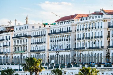 Cezayir, Cezayir - 8 Mayıs 2024: Güneşli havada tarihi şehir mimarisi, HDR Görüntü