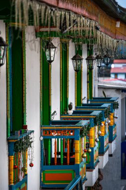 Salento, Kolombiya - 3 Şubat 2024: Bulutlu havada tarihi şehir merkezi, HDR Görüntü