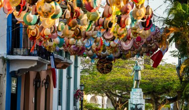 Panama Şehri, Panama - 4 Şubat 2024: Güneşli havada tarihi şehir merkezi, HDR Görüntü
