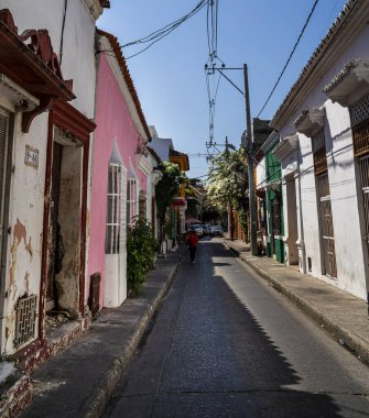 Cartagena, Kolombiya - 4 Şubat 2024: Güneşli havada tarihi şehir merkezi, HDR Görüntü