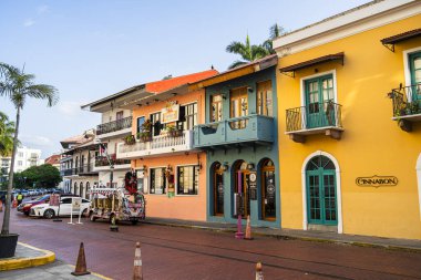 Panama Şehri, Panama - 4 Şubat 2024: Güneşli havada tarihi şehir merkezi, HDR Görüntü