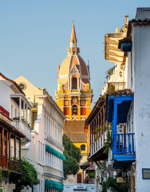 Cartagena, Kolombiya - 4 Şubat 2024: Güneşli havada tarihi şehir merkezi, HDR Görüntü