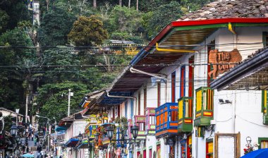 Salento, Kolombiya - 3 Şubat 2024: Bulutlu havada tarihi şehir merkezi, HDR Görüntü