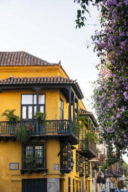 Cartagena, Kolombiya - 4 Şubat 2024: Güneşli havada tarihi şehir merkezi, HDR Görüntü