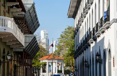 Panama Şehri, Panama - 4 Şubat 2024: Güneşli havada tarihi şehir merkezi, HDR Görüntü