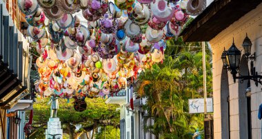 Panama Şehri, Panama - 4 Şubat 2024: Güneşli havada tarihi şehir merkezi, HDR Görüntü