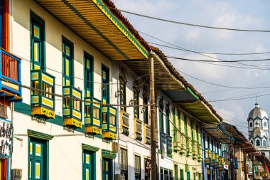 Filandia, Quindio, Kolombiya - 3 Şubat 2024: Bulutlu havada resim köyü, HDR resmi