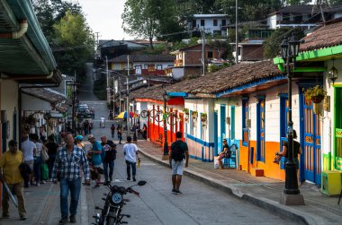 Salento, Kolombiya - 3 Şubat 2024: Bulutlu havada tarihi şehir merkezi, HDR Görüntü