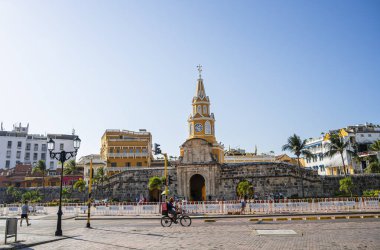 Cartagena, Kolombiya - 4 Şubat 2024: Güneşli havada tarihi şehir merkezi, HDR Görüntü