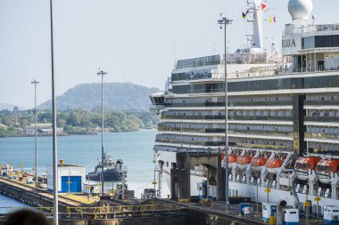Panama Şehri, Panama - 4 Şubat 2024: Miraflores Panama Kanalı 'nda Kilitlendi, HDR Görüntü