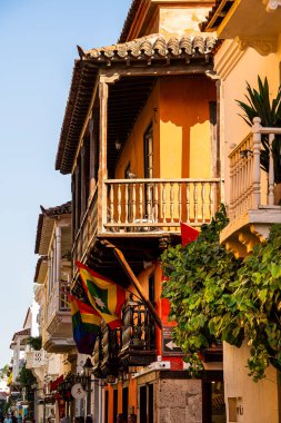 Cartagena, Kolombiya - 4 Şubat 2024: Güneşli havada tarihi şehir merkezi, HDR Görüntü