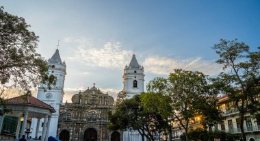 Panama Şehri, Panama - 4 Şubat 2024: Güneşli havada tarihi şehir merkezi, HDR Görüntü