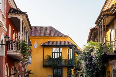 Cartagena, Kolombiya - 4 Şubat 2024: Güneşli havada tarihi şehir merkezi, HDR Görüntü