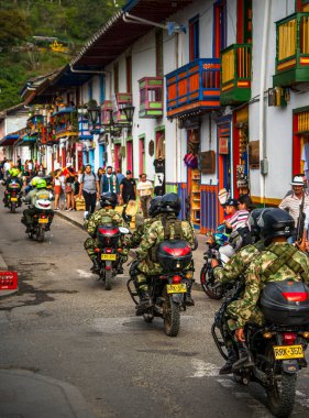 Salento, Kolombiya - 3 Şubat 2024: Bulutlu havada tarihi şehir merkezi, HDR Görüntü