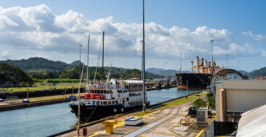 Panama Şehri, Panama - 4 Şubat 2024: Miraflores Panama Kanalı 'nda Kilitlendi, HDR Görüntü