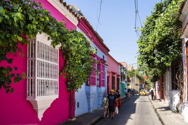 Cartagena, Kolombiya - 4 Şubat 2024: Güneşli havada tarihi şehir merkezi, HDR Görüntü