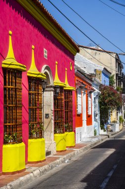 Cartagena, Kolombiya - 4 Şubat 2024: Güneşli havada tarihi şehir merkezi, HDR Görüntü