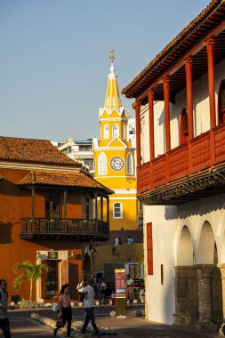 Cartagena, Kolombiya - 4 Şubat 2024: Güneşli havada tarihi şehir merkezi, HDR Görüntü