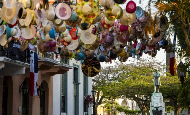 Panama Şehri, Panama - 4 Şubat 2024: Güneşli havada tarihi şehir merkezi, HDR Görüntü