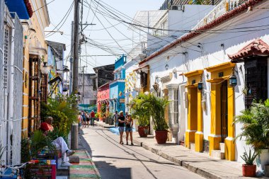 Cartagena, Kolombiya - 4 Şubat 2024: Güneşli havada tarihi şehir merkezi, HDR Görüntü