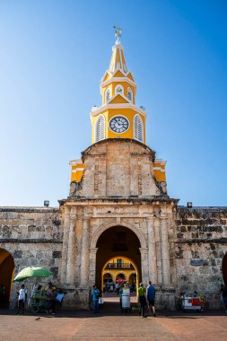 Cartagena, Kolombiya - 4 Şubat 2024: Güneşli havada tarihi şehir merkezi, HDR Görüntü