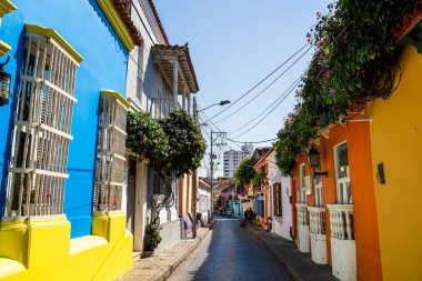 Cartagena, Kolombiya - 4 Şubat 2024: Güneşli havada tarihi şehir merkezi, HDR Görüntü
