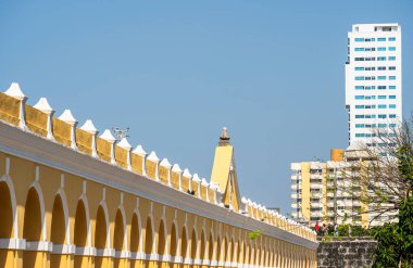 Cartagena, Kolombiya - 4 Şubat 2024: Güneşli havada tarihi şehir merkezi, HDR Görüntü