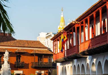 Cartagena, Kolombiya - 4 Şubat 2024: Güneşli havada tarihi şehir merkezi, HDR Görüntü