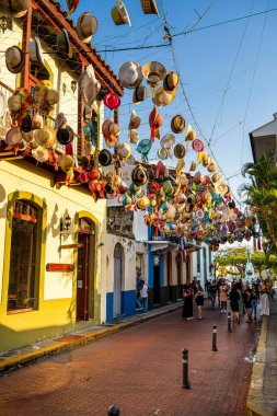 Panama Şehri, Panama - 4 Şubat 2024: Güneşli havada tarihi şehir merkezi, HDR Görüntü