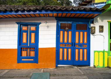 Salento, Kolombiya - 3 Şubat 2024: Bulutlu havada tarihi şehir merkezi, HDR Görüntü