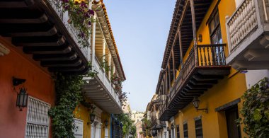 Cartagena, Kolombiya - 4 Şubat 2024: Güneşli havada tarihi şehir merkezi, HDR Görüntü