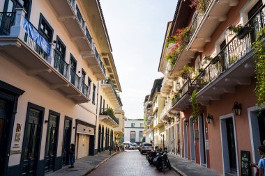 Panama Şehri, Panama - 4 Şubat 2024: Güneşli havada tarihi şehir merkezi, HDR Görüntü
