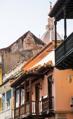 Cartagena, Kolombiya - 4 Şubat 2024: Güneşli havada tarihi şehir merkezi, HDR Görüntü