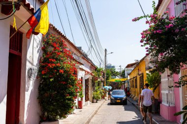 Cartagena, Kolombiya - 4 Şubat 2024: Güneşli havada tarihi şehir merkezi, HDR Görüntü