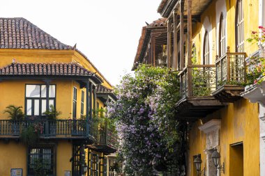 Cartagena, Kolombiya - 4 Şubat 2024: Güneşli havada tarihi şehir merkezi, HDR Görüntü