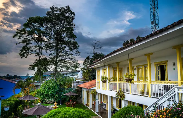 Salento, Kolombiya - 3 Şubat 2024: Bulutlu havada tarihi şehir merkezi, HDR Görüntü