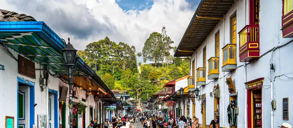 Salento, Kolombiya - 3 Şubat 2024: Bulutlu havada tarihi şehir merkezi, HDR Görüntü