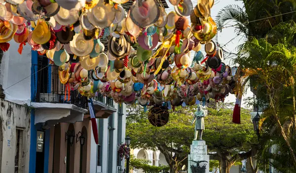 Panama Şehri, Panama - 4 Şubat 2024: Güneşli havada tarihi şehir merkezi, HDR Görüntü